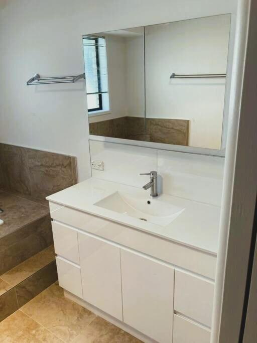 Spacious Modern Home Outstanding Views Sleeps 9 Hobart Dış mekan fotoğraf